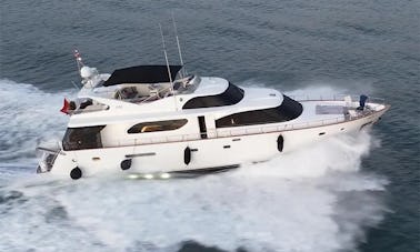 Istambul é muito mais bonita conosco com o Mega Yacht de 78 pés