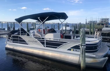 25ft Pontoon Boat in Bayville, NJ With Captain Up To Six Passengers