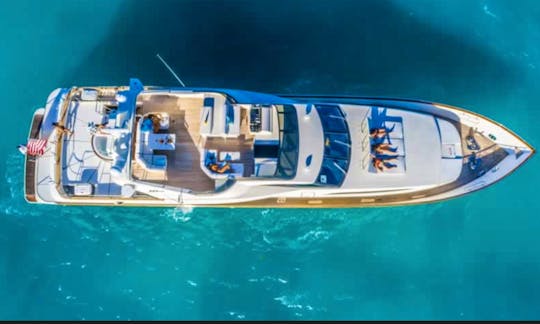 Enjoy Miami On This Luxury Super Yacht!