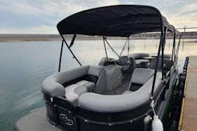 Lake Travis Roomy 24ft Manitou Tri-toon Party Boat