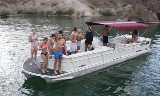 30ft Playcraft Tritoon Rental in Lake Havasu City