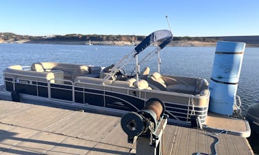 26' Bennington Pontoon Rental - Lake Travis