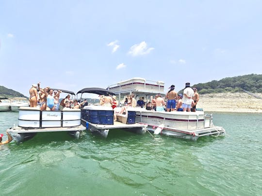 Luxuoso barco flutuante de cruzeiro Bentley 240 para 15 pessoas no Lago Travis