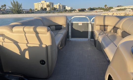 20FT PONTOON IN CLEARWATER ISLAND HOPPING TO POPULAR LOCAL ISLANDS