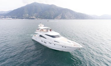 Fairline Squadron 74 em Sorrento, Itália