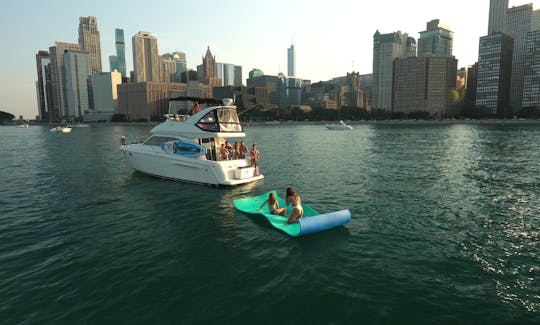 Yacht méridien de luxe à plusieurs niveaux ! Jouets aquatiques inclus - Chicago, IL (I)