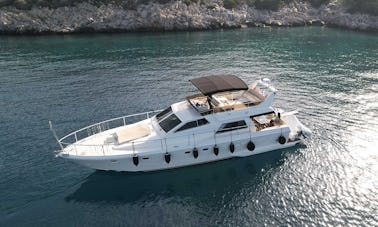  Croisières d'une journée ou de plusieurs jours en Grèce avec Ferretti Altura 52s Flybridge