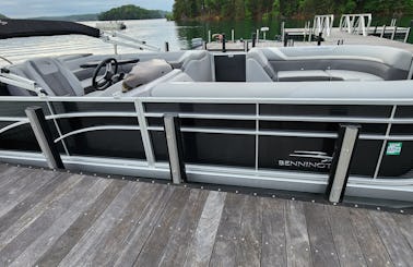Bennington SX 22 pontoon boat on Lake Hartwell South Carolina
