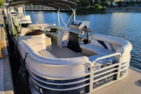 26FT- Party Tri-toon pontoon boat up to 12 passengers