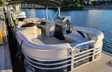 Party Tri-toon pontoon boat up to 13 passengers $200 An Hour Lake  Union