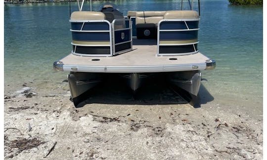 21' Godfrey Tritoon for rent in SW Florida! Dockside delivery available!