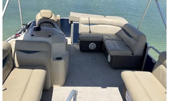 21' Godfrey Tritoon for rent in SW Florida! Dockside delivery available!