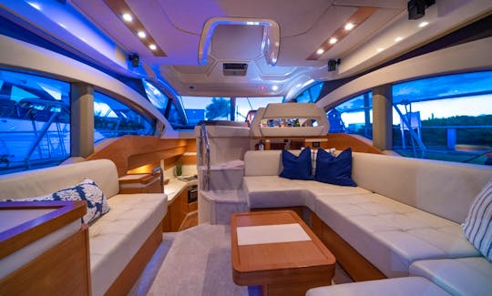 🐬55' AZIMUT Amazing Motor Yacht In Miami, Florida