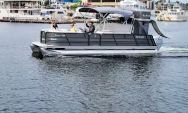 CAPTAIN YOURSELF THIS 26FT SUPER FUN BOAT WITH WATERSLIDE
