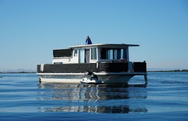 Houseboat Day or Overnight
