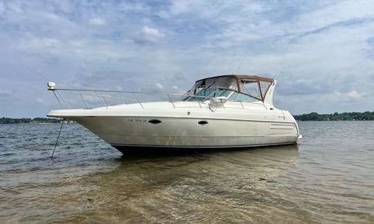 Spacious 39’ Yacht on Lake Norman