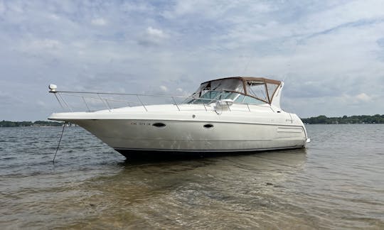 Spacious 39’ Yacht on Lake Norman