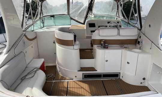 Spacious 39’ Yacht on Lake Norman