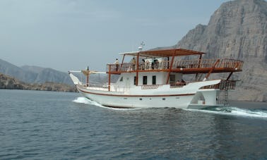 Alojamiento en Musandam en el dhow de doble cubierta AC SINDBAD