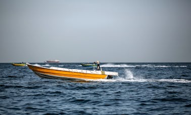 Viagem de pesca em Musandam por 33 pés. Lancha rápida