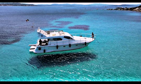 Boat tour experience with motorboat DC12- La Maddalena