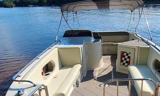 27' High Performance Catamaran Deck Boat 'Lake Norman' 10 people max