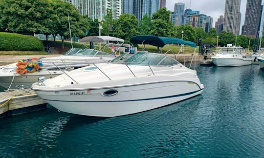 27' Maxum 2400 Motor Yacht Rental in Chicago