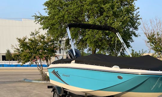 Bayliner E18 Deck Boat Rental in Broken Bow, Oklahoma