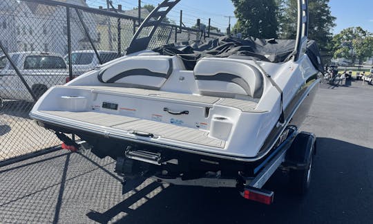 Yamaha 195S Wakeboat in Sandwich