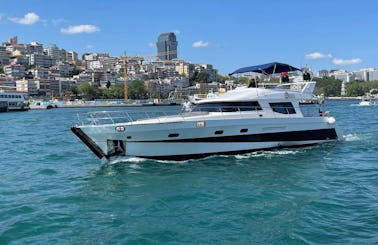 Luxury Motor Yacht for 12 guests in İstanbul