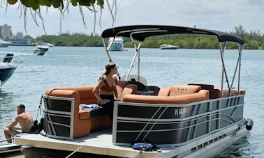 24ft Pontoon Rental in North Miami and Sunny Isles