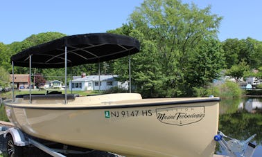 Barco eléctrico Fantail 217 en el lago Hopatcong