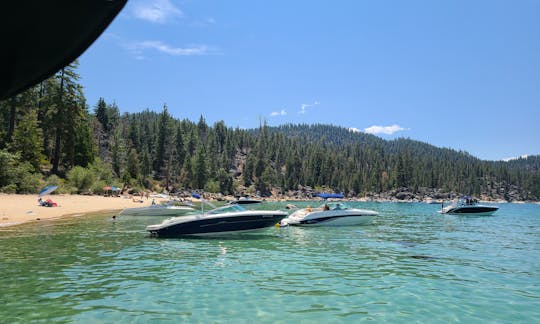 Profitez de la liberté de naviguer sur le lac Tahoe (nous ne louons pas sur l'eau !)