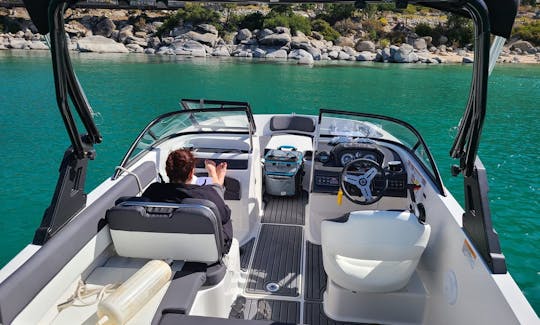 Disfrute de la libertad de navegar en el lago Tahoe (¡no alquilamos en el agua!)