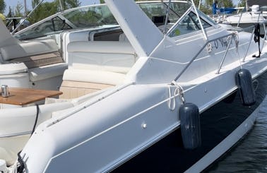 35' Cris Craft Yacht - for 10 people with captain