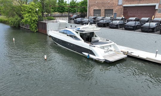 Azimut 62s Motor Yacht In Chicago, Illinois