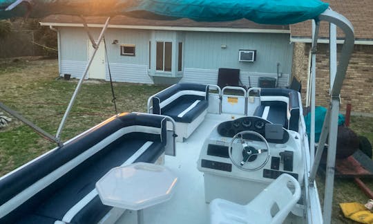 Pontoon Deck boat seats 10