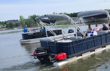 28ft Playbouy Pontoon in Indianapolis
