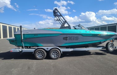2022 Axis A22 wake/surf boat