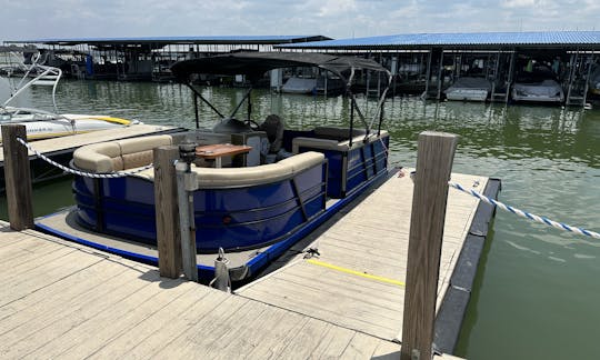 Massimo Pontoon Rental in Grand Prairie, Texas