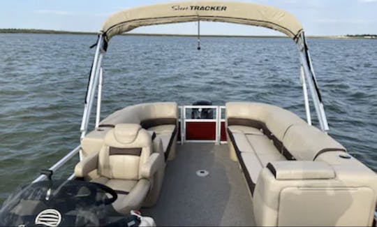 20ft Suntracker Pontoon in Canyon Lake