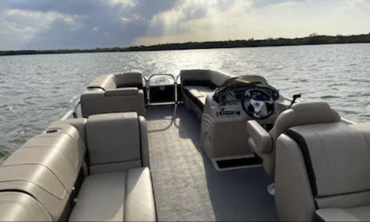 20ft Suntracker Pontoon in Canyon Lake