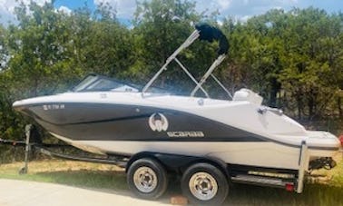 Barco para 10 passageiros Scarab 215ID em Eagle Mountain Lake