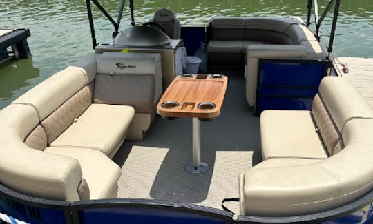 Massimo Pontoon Rental in Grand Prairie, Texas