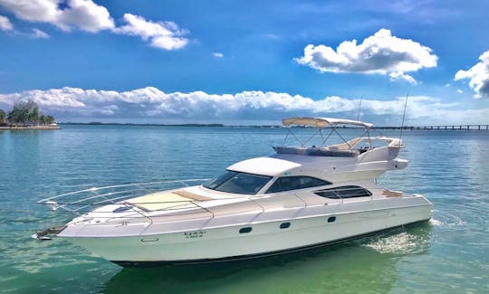 55’ Azimut Yacht Rental in Miami, Florida - Up to 13 people! Lets Party!