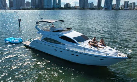 65 FOOTER - Beautiful Aicon Yacht in North Miami - up to 13 guests!