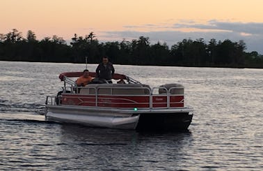 Pontoon Boat for rent-Cruise the Clermont Chain of Lakes *Gas included*