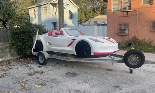 Carro aquático JetSki em North Beach, Flórida