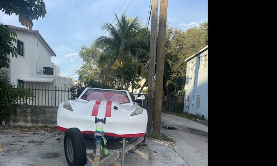 Carro aquático JetSki em North Beach, Flórida