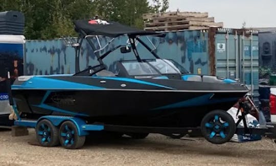 AXIS Wake Research T22, 350HP for rent in Kelowna BC